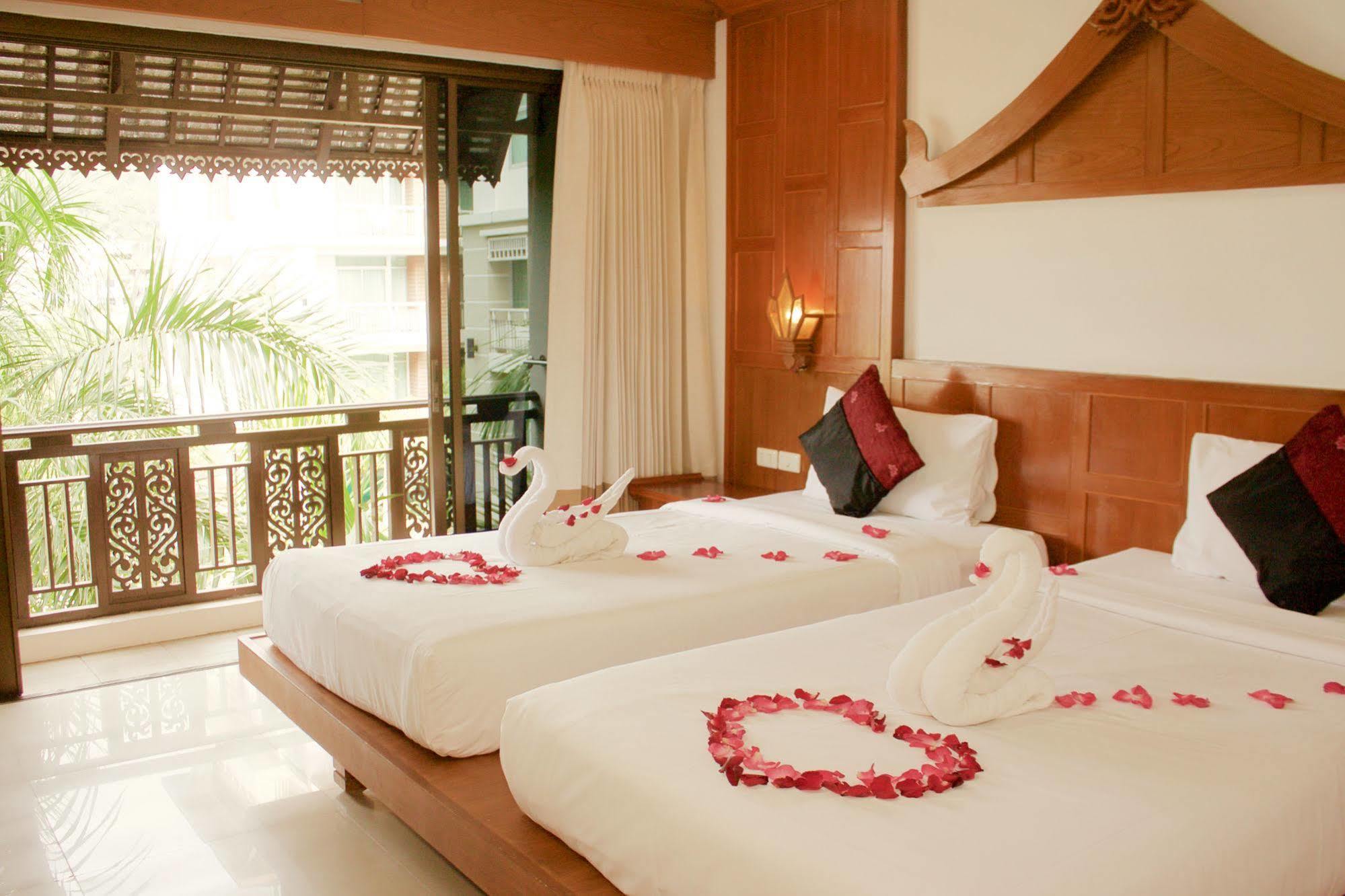 Khách sạn New Life Phuket Classic