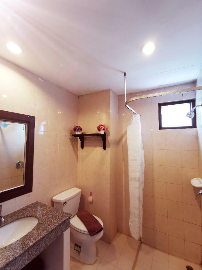 New Life Phuket Classic Khách sạn 3*